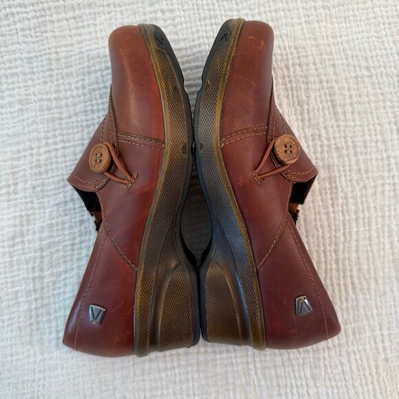 Keen Mora Button Slip On Size 7.5 Brown Leather Wedge Loafer Clog Slip On - Picture 3 of 10